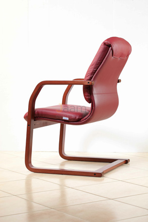 Кресло Мара/В Кожа стандартная/база дерево